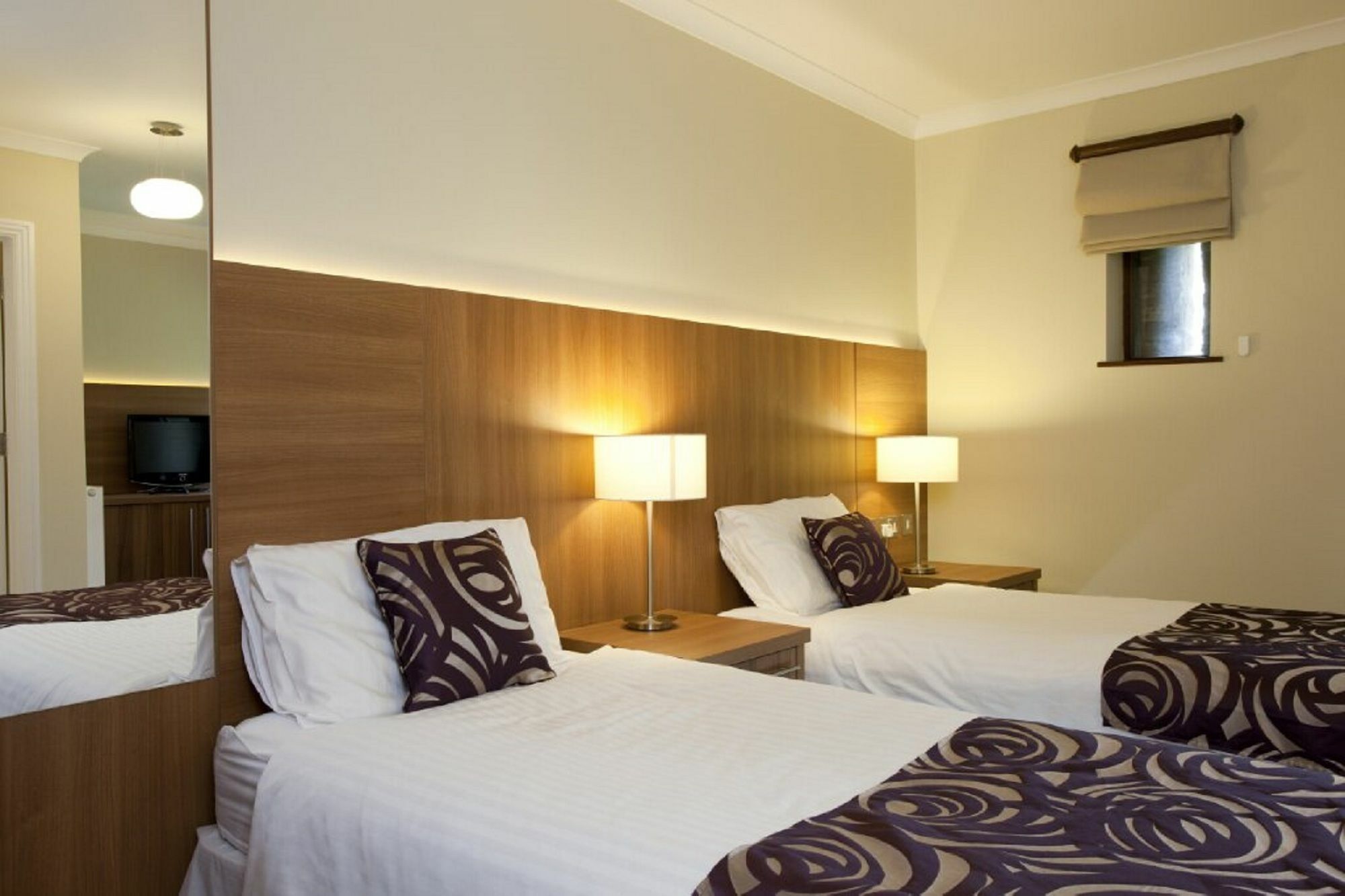 Boringdon Hall Hotel And Spa Plymouth Eksteriør billede A typical bedroom at the hotel